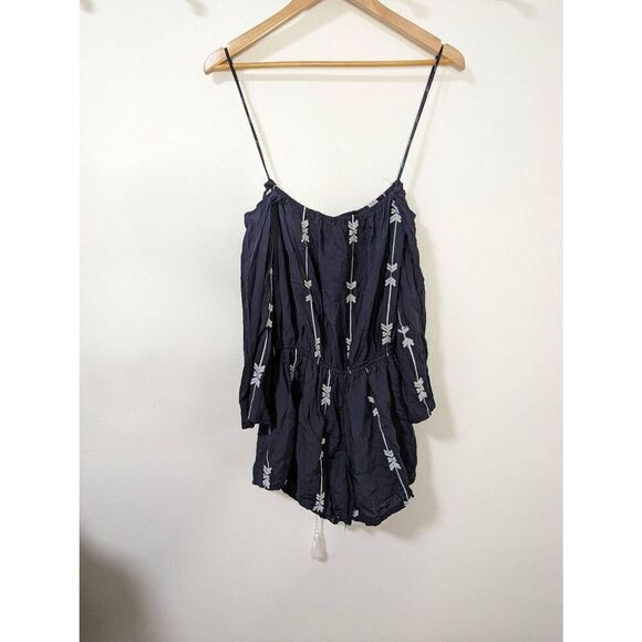 NWT Exist Boho Off Shoulder Embroidered Gray and Cream Romper - Size S - Picture 4 of 6